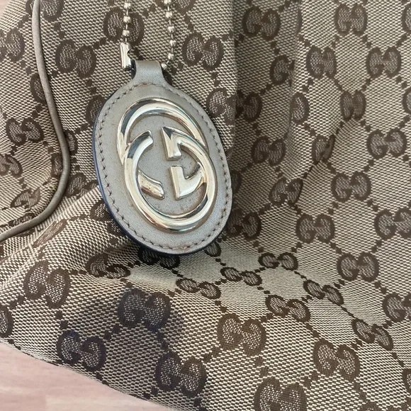 Gucci Tote - Picture 2 of 9